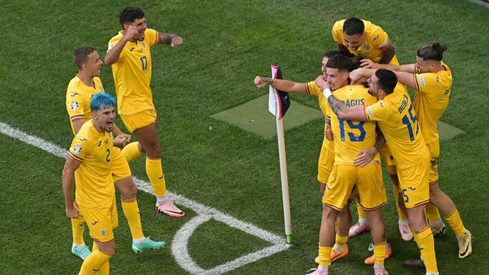 这是罗马尼亚第二次在欧洲杯决赛中攻入三球