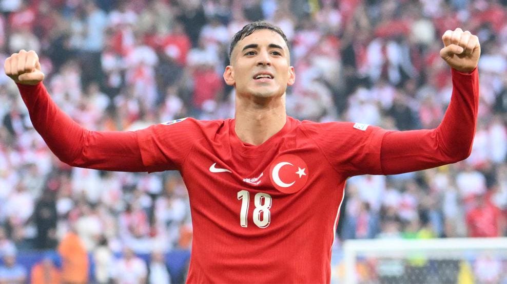 Mert Müldür 沉浸在掌声中