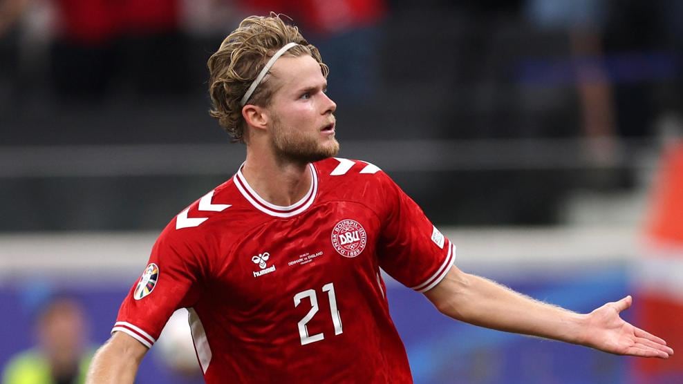 莫滕·胡曼德 (Morten Hjulmand) 享受令人惊叹的进球