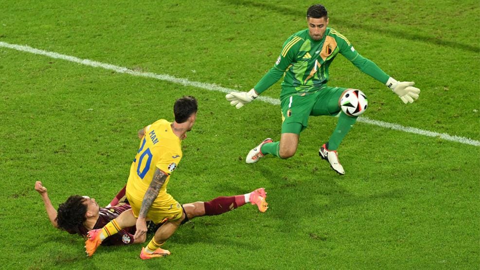 科恩·卡斯蒂尔斯扑出了丹尼斯·曼的射门，成为比赛中的关键一刻，不久之后，比利时队又攻入了第二球