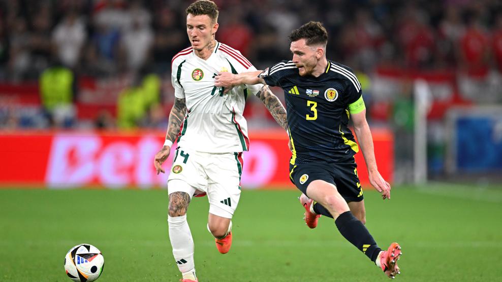 Bendegúz Bolla 与 Andrew Robertson 竞争