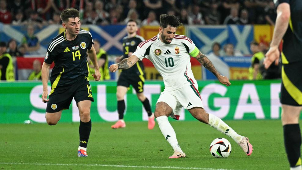 多米尼克·索博斯洛伊在上半场射门